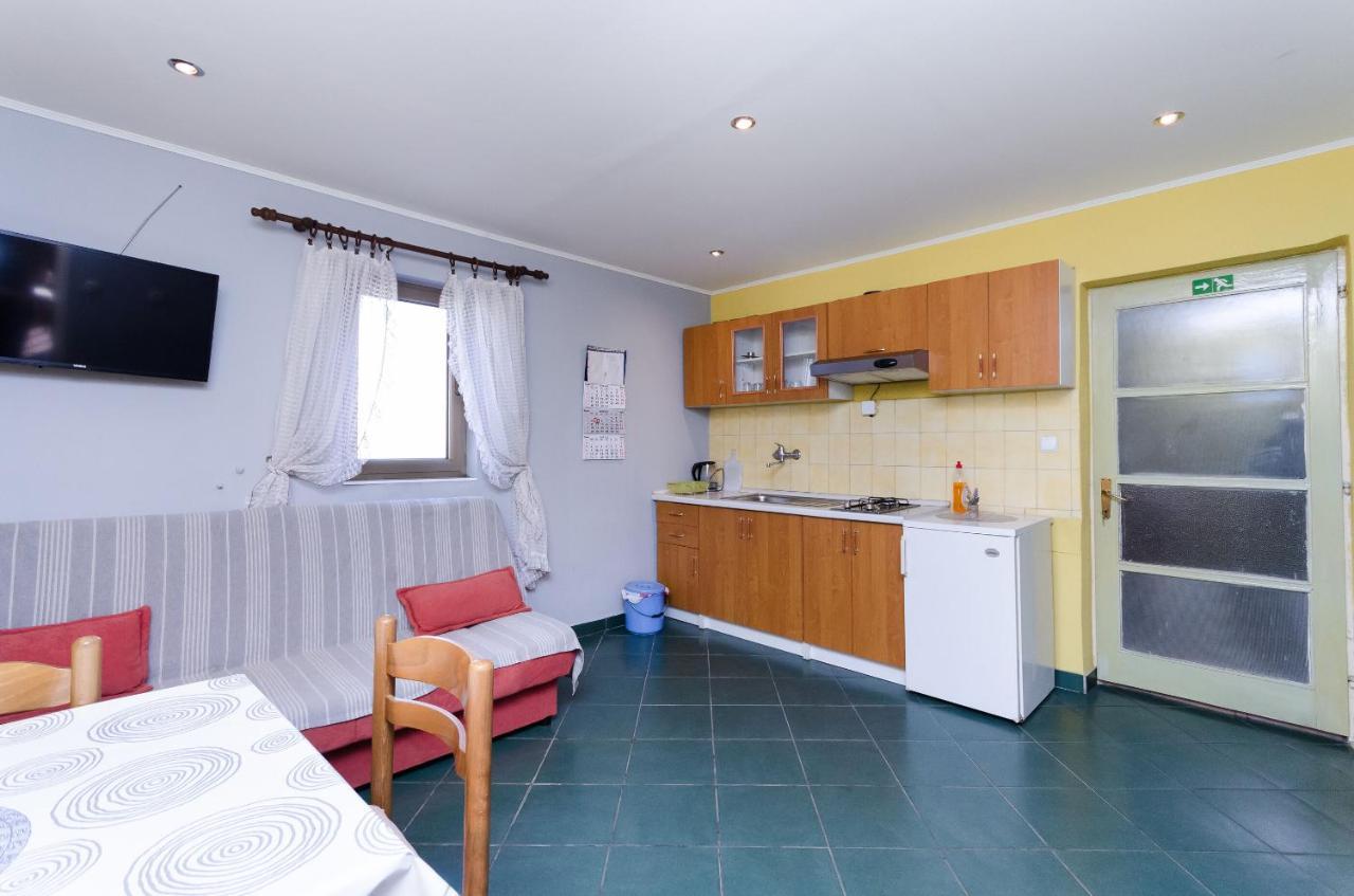 Apartments Zeljka Mundanije Ngoại thất bức ảnh