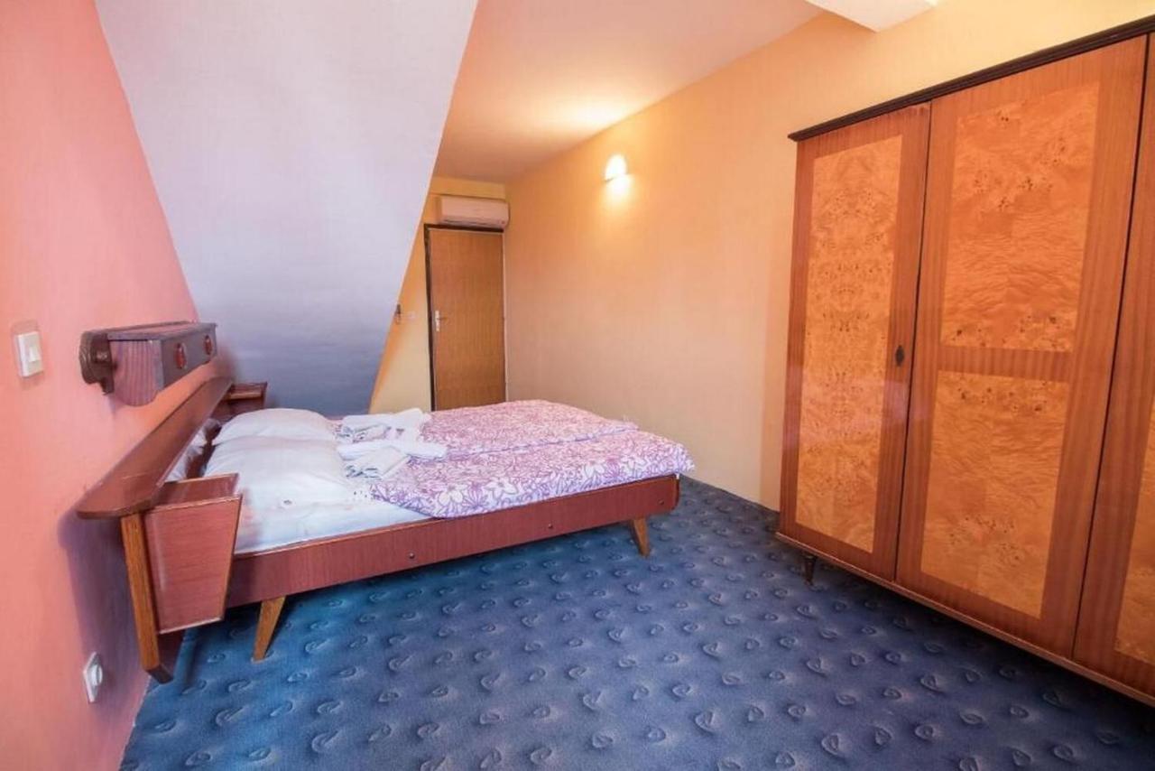 Apartments Zeljka Mundanije Ngoại thất bức ảnh