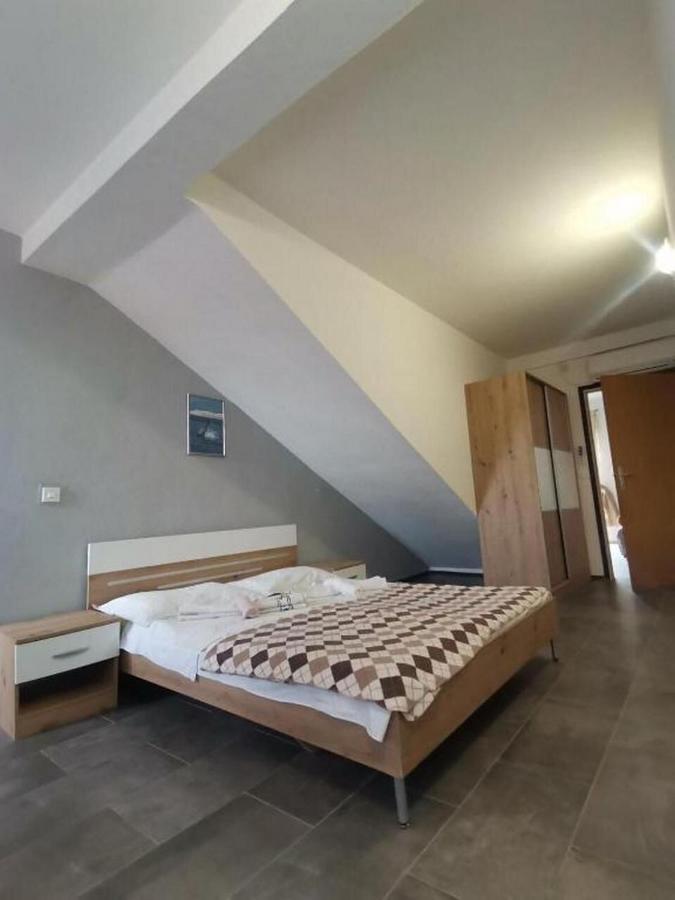 Apartments Zeljka Mundanije Ngoại thất bức ảnh