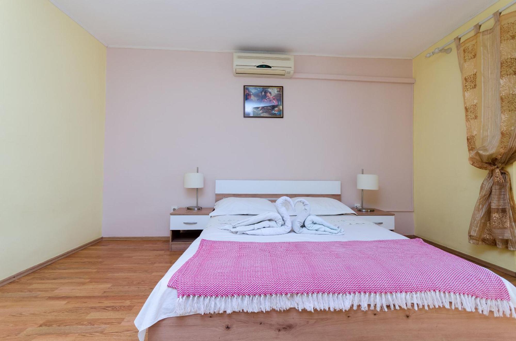 Apartments Zeljka Mundanije Ngoại thất bức ảnh